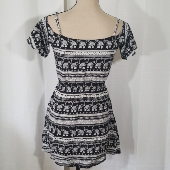 H & M Coachella elephant print dress. Size 6 - Picture 4 of 8
